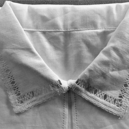 Ziemeļkurzeme, Lubezere. 19.gs.vidus. Vīriešu lina tunikveida krekls ar uzšūtiem uzplečiem